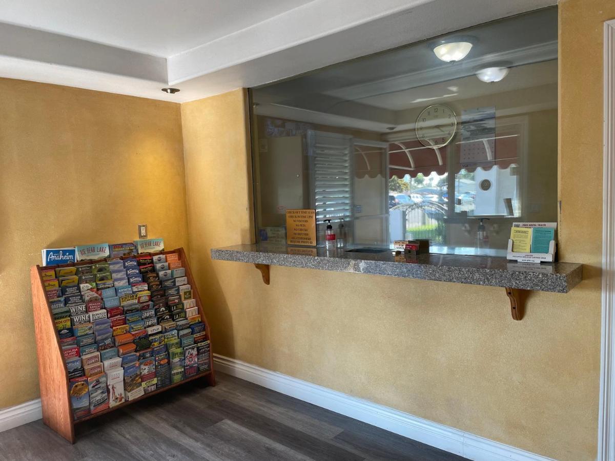 Legacy Inn & Suites Анахайм Екстериор снимка